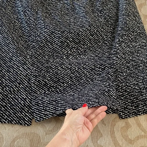 New York & Company A-Line Mini Skirt Black White Textured Stretch Size 12 - Picture 6 of 9